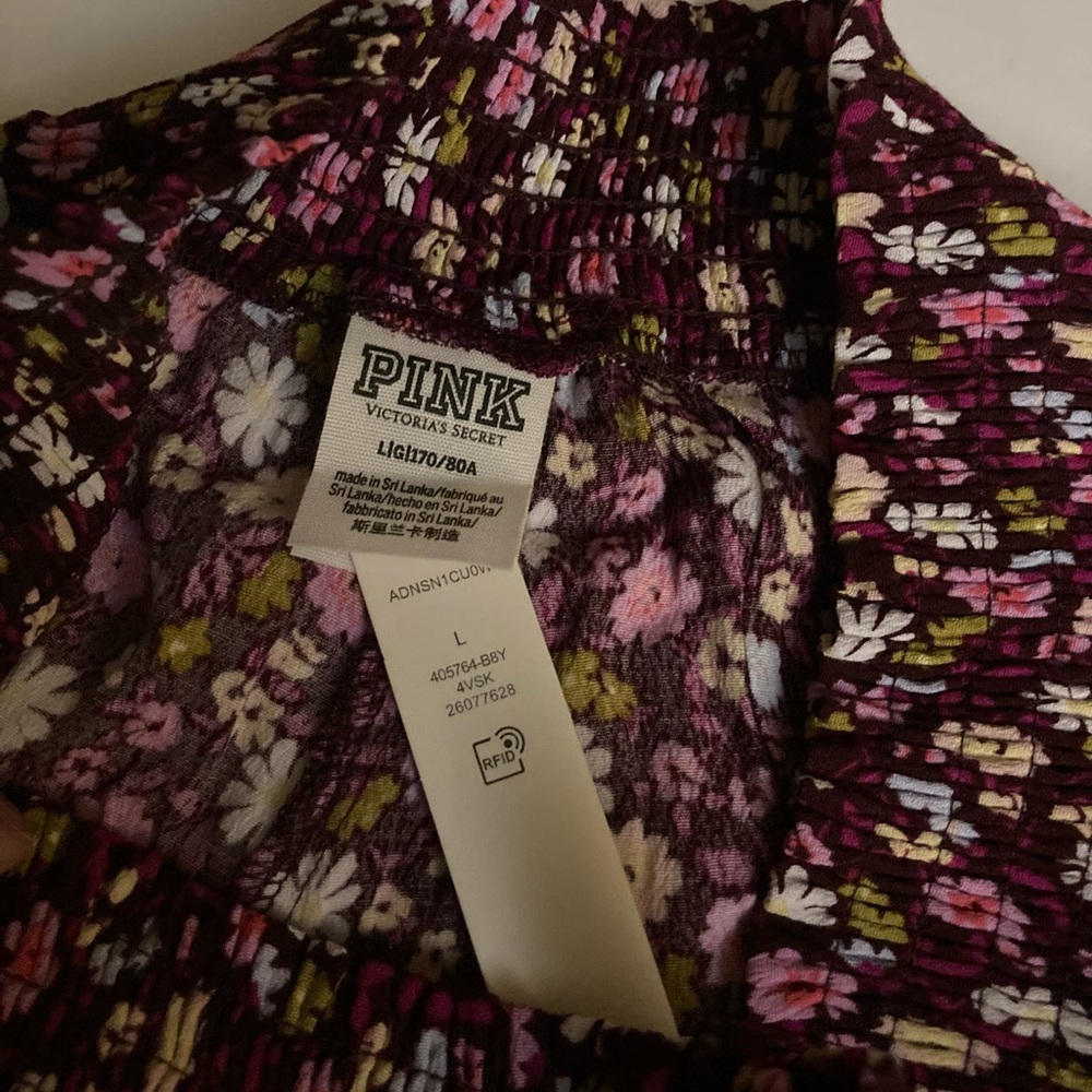 New Victoria’s Secret large flowing smocked shorts - Picture 5 of 5